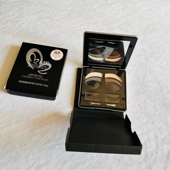Me Makeover Essential women Lashing out Girl Night Out Eyeshadow & Eyelash - Picture 8 of 12